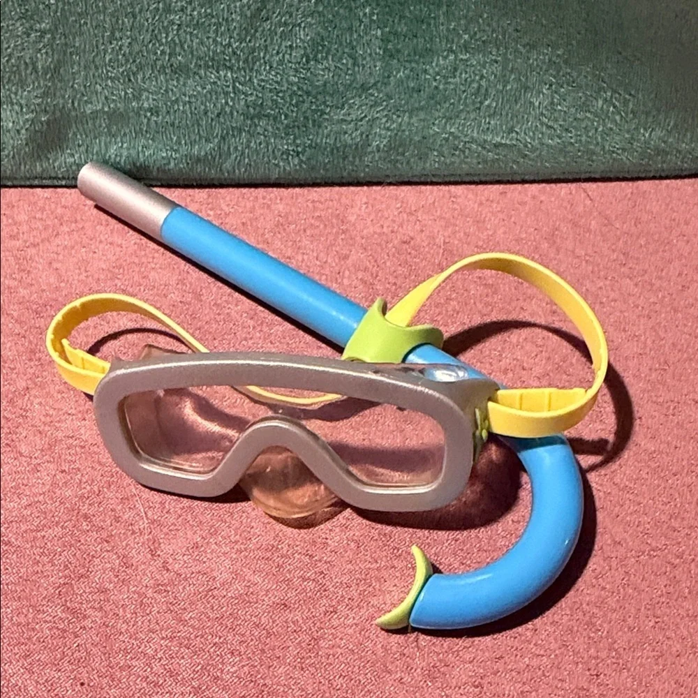American Girl Sun and Swim Snorkle & Goggle Set with Flippers